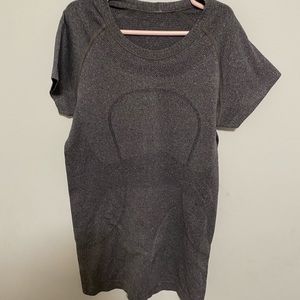 Lululemon size 6 swiftly Tech short sleeve